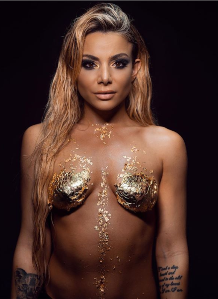 ΚΟΝΙ ΜΕΤΑΞΑ  ΖΟΖΕΦΙΝ ΦΩΤΟΓΡΑΦΙΣΗ INSTAGRAM PLAYBOY GREECE