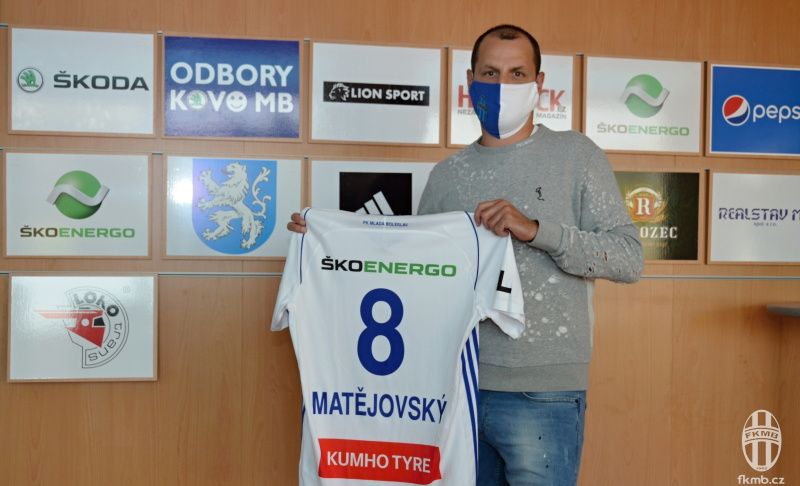 Μλάντα Μπόλεσλαβ